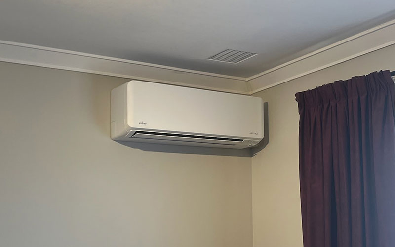 Side entry air conditioning installation